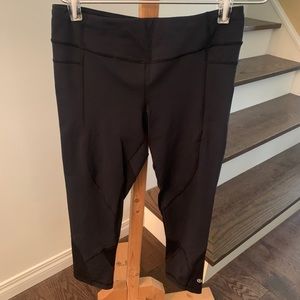 🍋Lululemon Crop Wet Dry Warm black leggings SZ 6